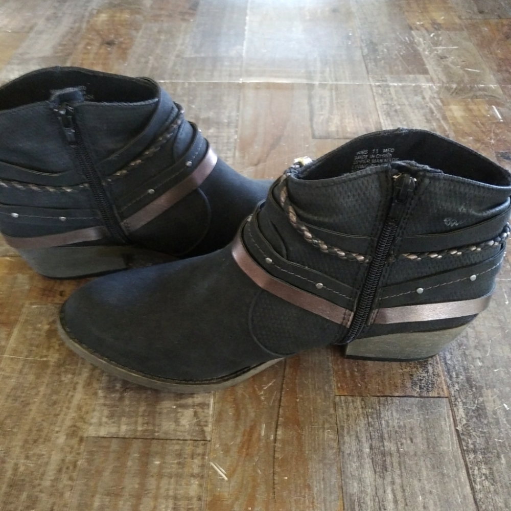 Kohl's black/bronze boots, 11 M